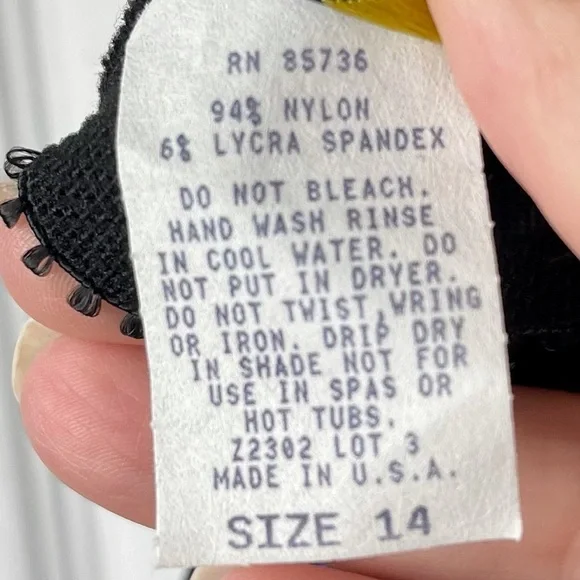 Color Block Stripe Textured One Piece High Neck Keyhole Back Swimsuit - Vintage - Picture 13 of 13